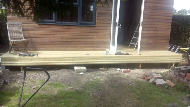 The decking step went on at this stage too, had to buy a few more 6m lengths when topping up on cladding